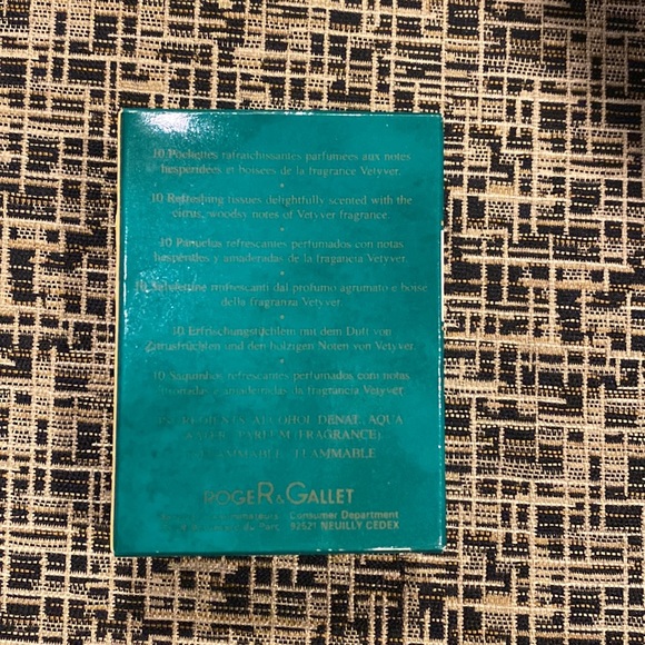 Roger & Gallet 10 Refreshing Tissues - Picture 3 of 8